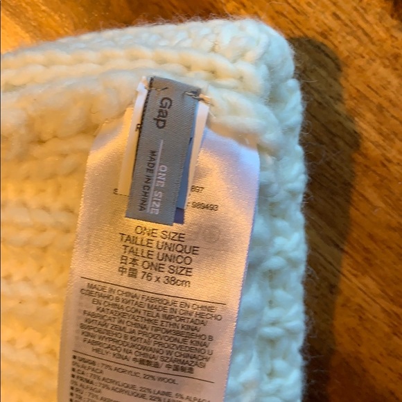 Gap Scarf - Picture 2 of 2
